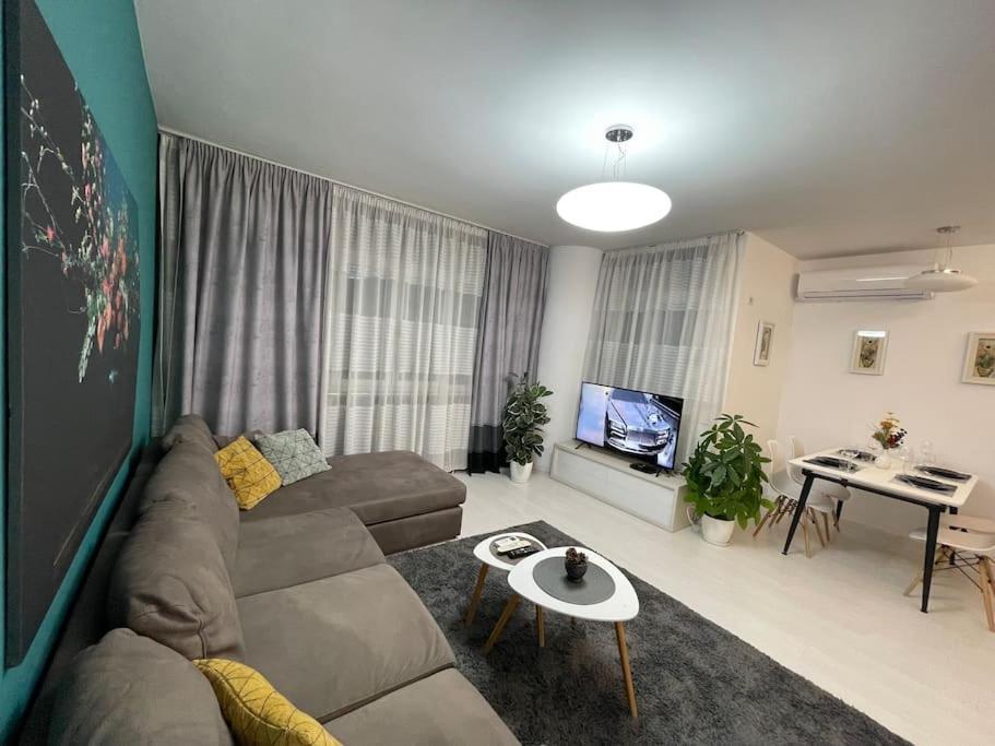 Modern Apartment At Train Station Tirana Exterior foto